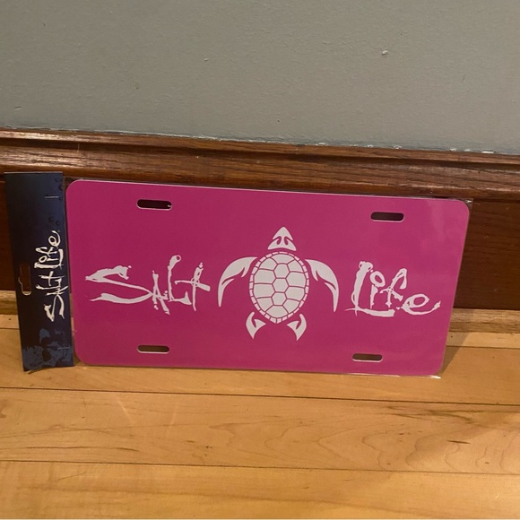 Salt Life License Plate NEW IN PACKAGE Sea Turtle - Pink & White - Picture 1 of 3